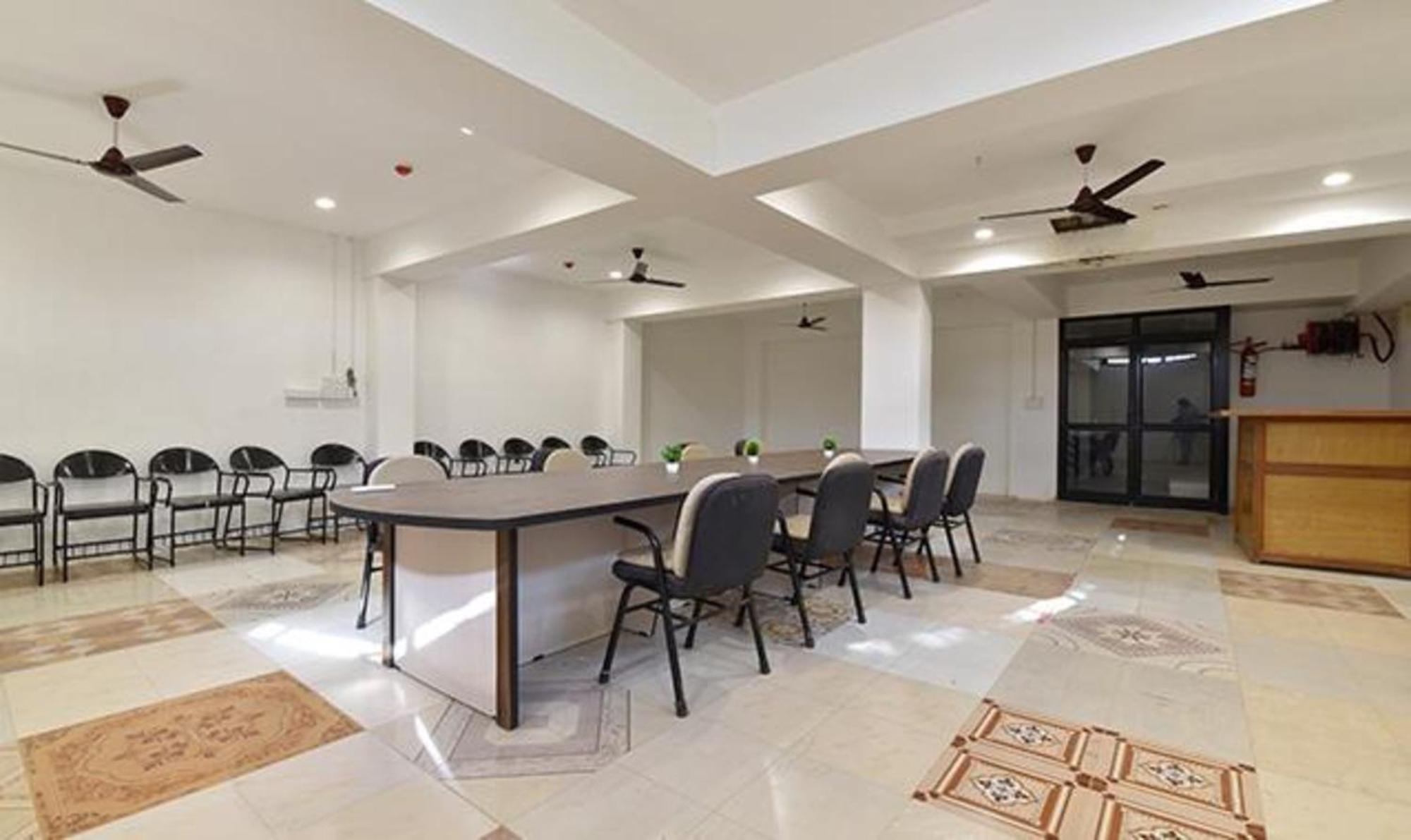 Fabhotel Siddharth Corporate - Vavol, Gandhinagar Kültér fotó